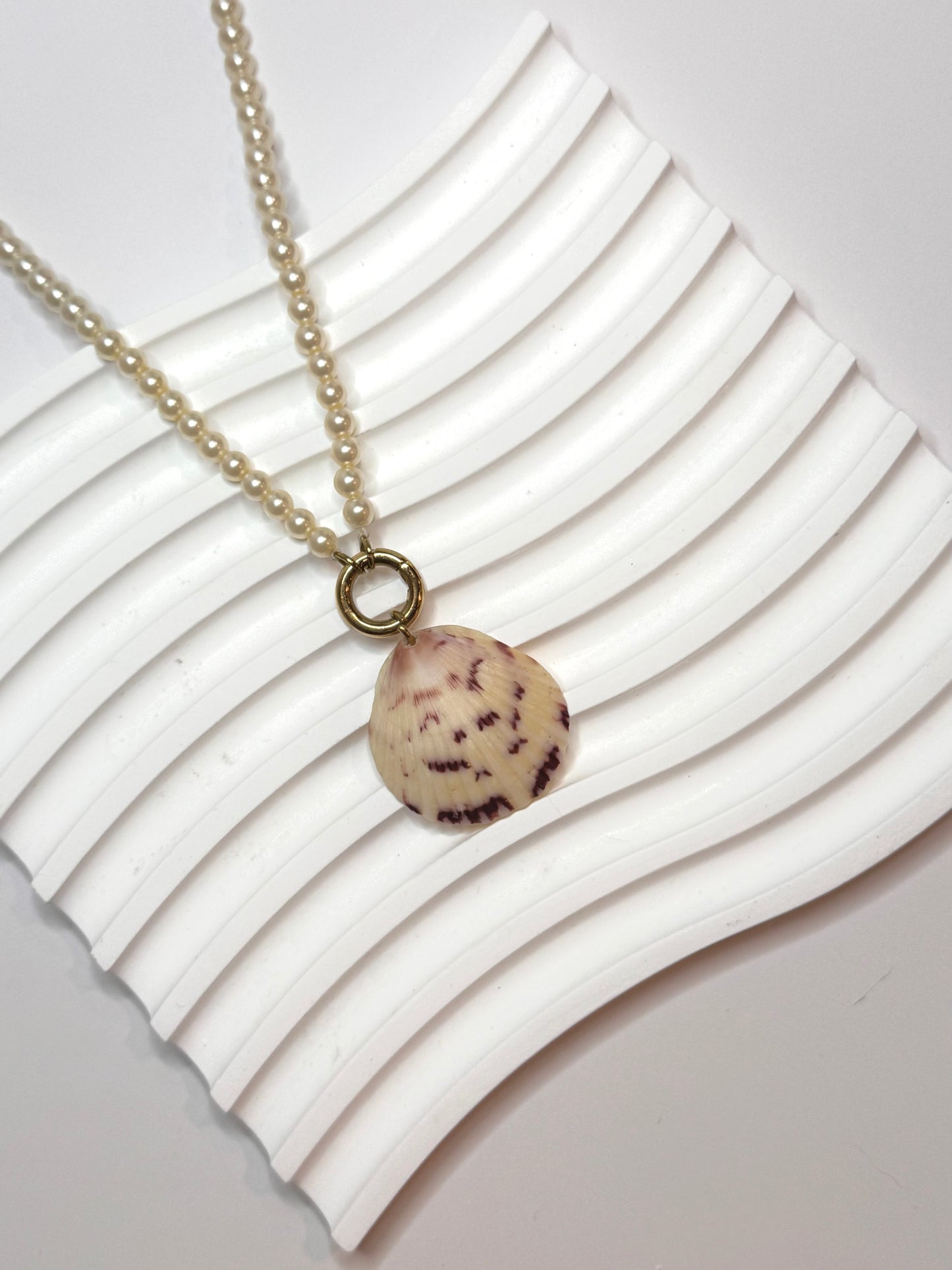 The Pearl Charmkeeper (Gold)
